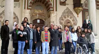 Akhisarlı Gençler Manisa'nın Tarihi Mekanlarını Gezdi