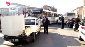 Ayvalıkta 2 Kişinin Yaralandığı Trafik Kazası Korkuttu