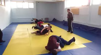 Düzce Güreş Takımı Ordu'ya Gitti