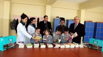 İşadamından Okula Kitap Desteği
