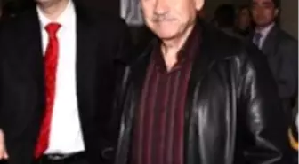 Özbek: 'Mustafa Özbek'in İhtilalle Ne İşi Olabilir-'