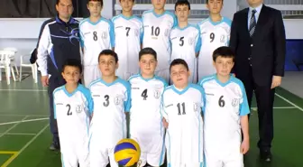 Gediz Atatürk İlköğretim Okulu Voleybol Takımı 5 Yıl Üst Üste İl Birincisi Oldu