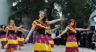 İzmirli Kadınlara 'Festival Gibi' Kutlama