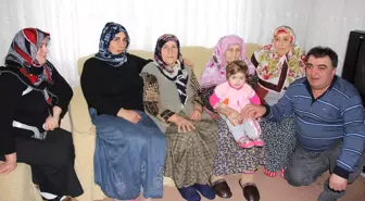 Rize'de 103 Yaşındaki Emine Meral, Torununun Torunu ile Hayat Buluyor