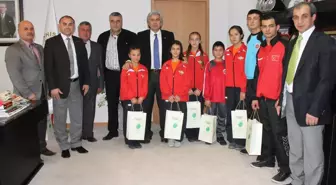 Taekwondoculardan Başkan Hızlı'ya Ziyaret