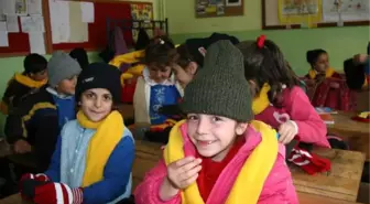 Öğrencileri İçin Giysi ve Kırtasiye Topladı