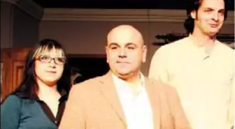 Tiyatromuzda Ona Çılgın Bir Rol Bulabiliriz!