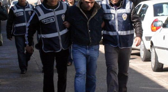 Atık Su Borularına Tırmanıp Hırsızlık Yapan 3 Zanlı Yakalandı
