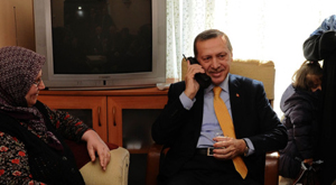 Başbakan Erdoğan Telefonu Açtı, Ev Sahibinin Oğlu Şaşkına Döndü