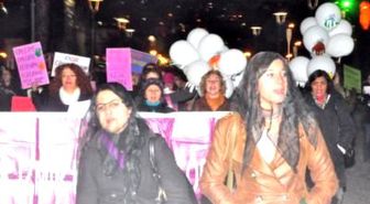 İzmir'de Kadına Karşı Şiddet Protesto Edildi