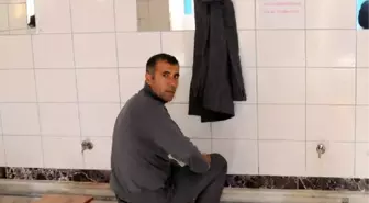 Camide Aptes Alırken 'Züğürt Ağa' Filmindeki Gibi Soyuldu