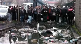 İleri Viteste Unuttuğu Otomobiliyle Geri Manevra Yapmak İsterken Havuza Düştü