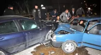 Polisten Kaçarken Ters Yöne Girip Kaza Yaptı