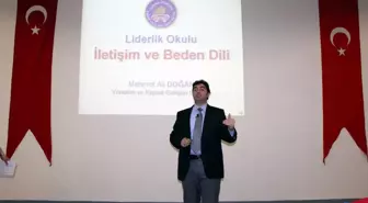 Üniversite Öğrencilerine İletişim ve Beden Dili Konferansı Verildi