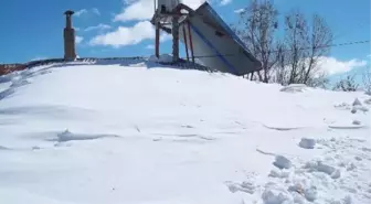 Karlıova'da Evler 4 Metre Kara Gömüldü