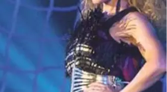 Kylie Kariyerinin 25'inci Yılını Böyle Kutladı