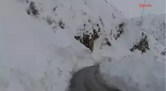 Şemdinli Kaymakamı Çığ Altında Kaldı