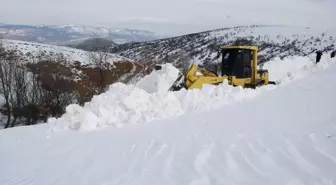 Tokat'ta Köy Yollarında Karla Mücadele