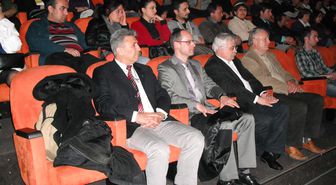 'Yaşamayı Beklerken' Adlı Oyun A.ü'de Sahnelendi