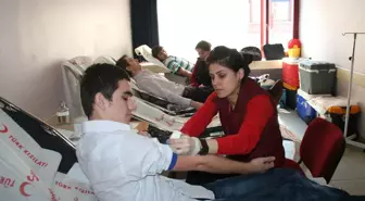Dershane Öğretmen ve Öğrencilerinden Kan Bağışı