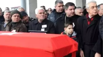 Eski Emniyetci Yılmaz İncek'te Toprağa Verildi, Oğlu Göz Yaşı Döktü