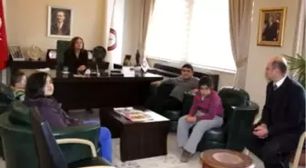 Zihinsel Engelli Öğrencilerden Neü Rektörü Prof. Dr. Filiz Kılıç'a Ziyaret