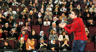 Kadınlar, Edremit Belediyesi'nin Düzenlediği Matinede Coştu