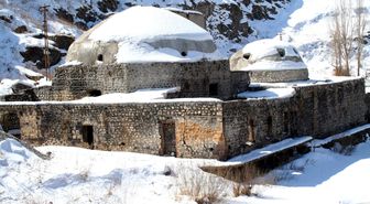 Kars'ta Tarihi Muradiye ve Cuma Hamamları Yıkılmaya Yüz Tutmuş