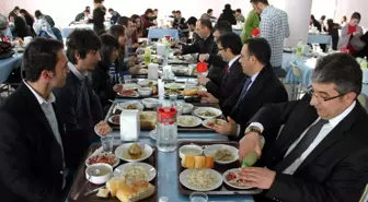 Bozok Üniversitesi Rektörü Prof. Dr. Uçar, Öğrencilerle Yemekte Bir Araya Geldi