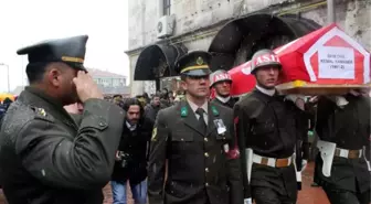 Nöbet Tutarken Şehit Olan Asker Bolu'da Toprağa Verildi