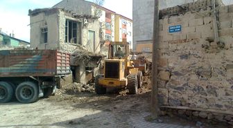 Bor'da Eski Binalar Yıkılıyor