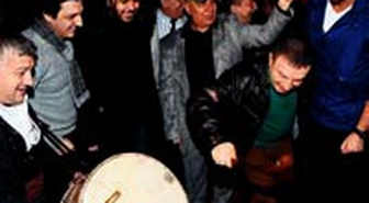 Survivor'a Davullu Zurnalı Uğurlama