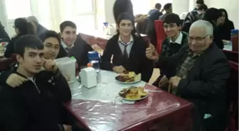 Lise Öğrencilerinden Anlamlı Ziyaret