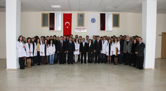 Beyaz Önlek Giydiler