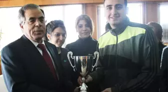 Fırat Üniversitesi Badminton Takımı'ndan Rektör Prof. Dr. Bingöl'e Ziyaret