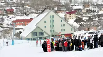 Bitlis Belediyesi Tarafından Kayak Yarışması Düzenlendi