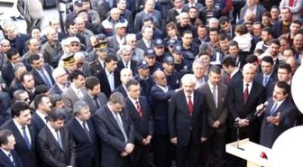Bakan Çelik, Havran'da Açılış Yapıp Temel Attı
