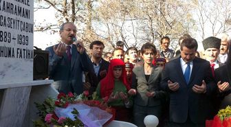 Bakan Çelik, Koca Seyit'in Mezarını Ziyaret Etti, Şehitlerin Ruhuna Fatiha Okudu