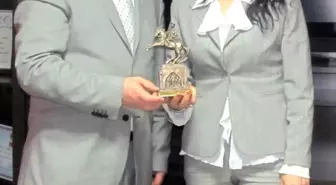 Türkiye Genelinde Rol Model Kadını Seçilen Sevgi Doğan Eskişehir Berberler ve Kuaförler Odasını...