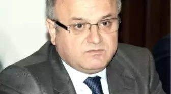 Uşak Valisi Özdemir Çakacak, Banaz İlçesine Bağlı Büyükoturak Beldesinde Bir Evde Çıkan Yangında,...