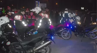 Cezaevi Önünde Polisi Dövüp Kadın Mahkumu Kaçırdılar