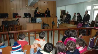 Minik Öğrenciler Adliyede