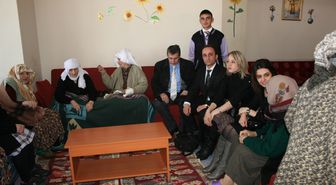 Pasinler Lisesi Öğrencilerinden Huzurevine Ziyaret