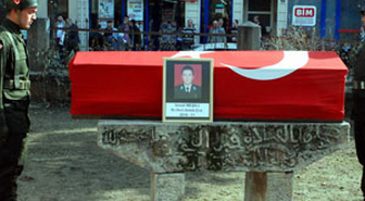 Genç Astsubay Kalbine Yenik Düştü
