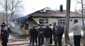 Evi Yanan Kadın Gözyaşlarına Boğuldu