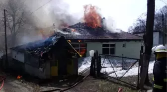 Isınan Soba Borusu Evi Yaktı