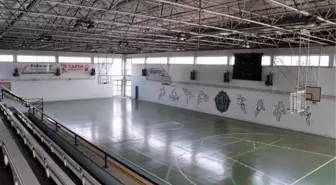 Lisenin Spor Salonu, Çökme ve Çatlaklara Rağmen 1 Yıl Kullanılmış