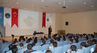 Yurtkur'dan Öğrencilere Liderlik Okulu Semineri