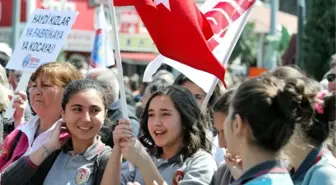 Antalya'da Öğretmenler Yarım Saat İş Bıraktı