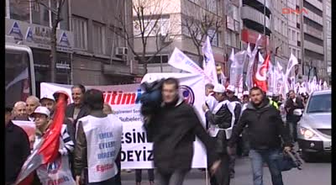 Atatürk Anıtı Çevresinde Zincir Eylemi